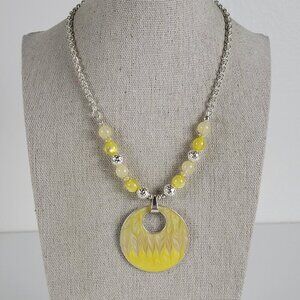 KR Silver-Tone Yellow Enamel Glass Bead Circle Pendant Necklace 18 In